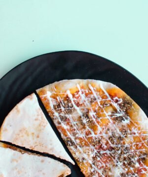 Cheese Chilli Garlic Zataar Manakeesh